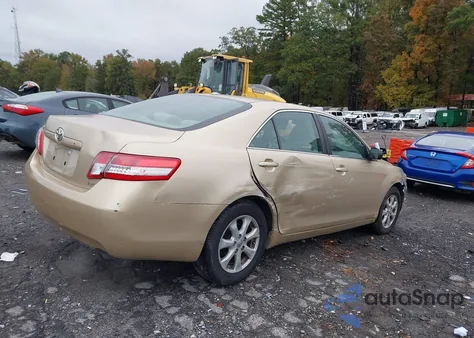 2011 Toyota Camry Le z USA, uszkodzony, nr VIN 4T1BF3EK3BU638592